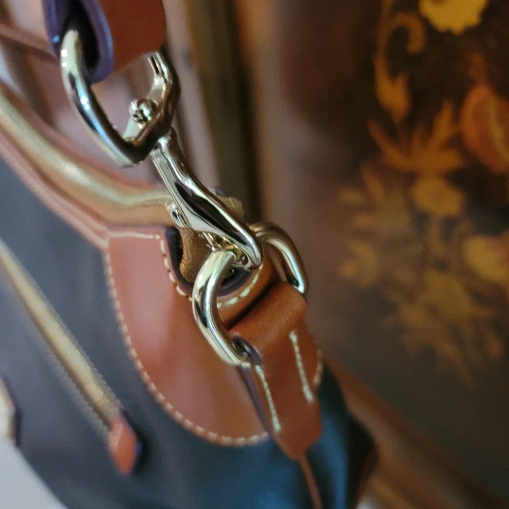 Dooney & Bourke Small Pebble Hobo - Black/brown key holder brwn leathr shoulder
